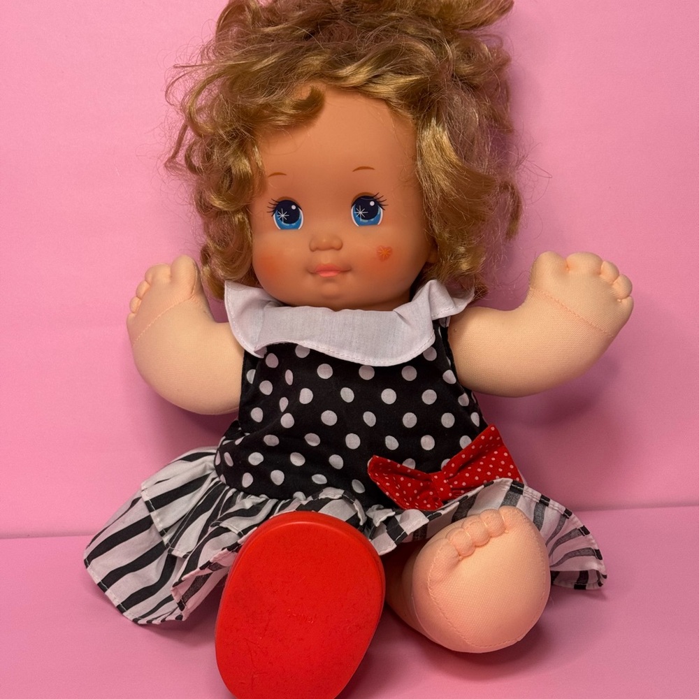 Vintage 1989 Magic Nursery Brunette Girl Baby Doll